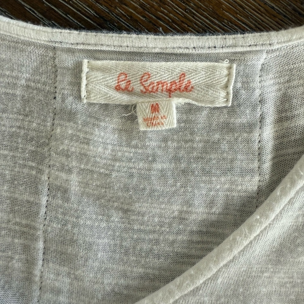 Le Sample Women's White Top with Blue/Gray Stripe Size M - Picture 6 of 7
